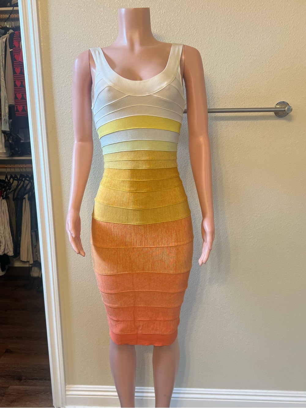 Sleeveless Ombre Bandage Midi Dress in White, Yellow & Orange. Excellent Fit! M.